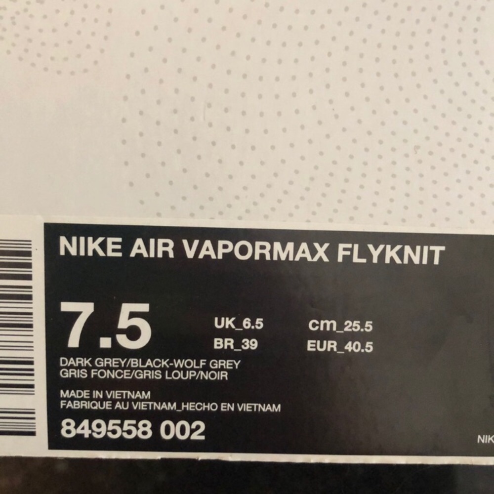 New Nike Air Vapormax size 8.5 women’s, 7.5 men’s